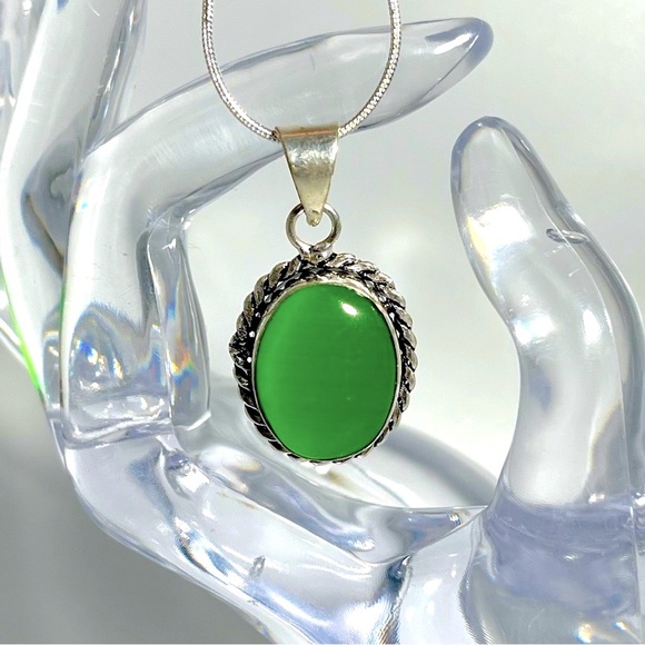🌈⌗𝕡𝕠𝕡𝕤𝕥𝕨𝕠𝕣𝕝𝕕 𝕤𝕙𝕠𝕡 Jewelry - 🌈 Lovely green cats eye necklace
